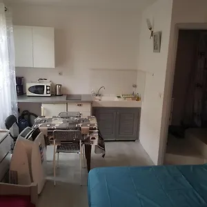 Pour 3 Personnes Au Calme Dans Appartement